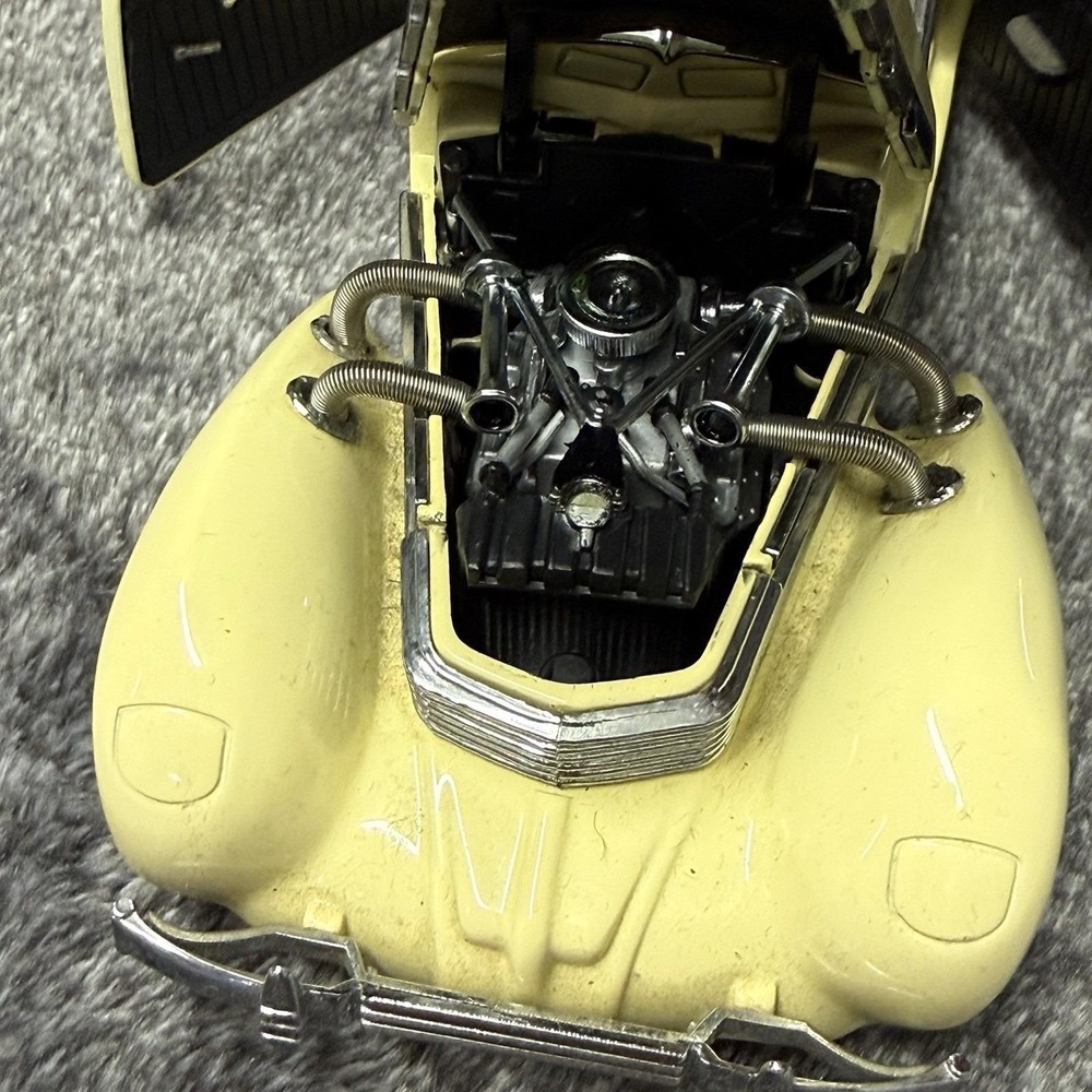 Franklin Mint 1/24 Scale - 1937 Cord 812 Phaeton Coupe Cream - Picture 8 of 12